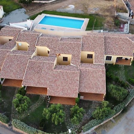 Residence Baia Sant Anna Con Piscina Tanaunella Exterior foto