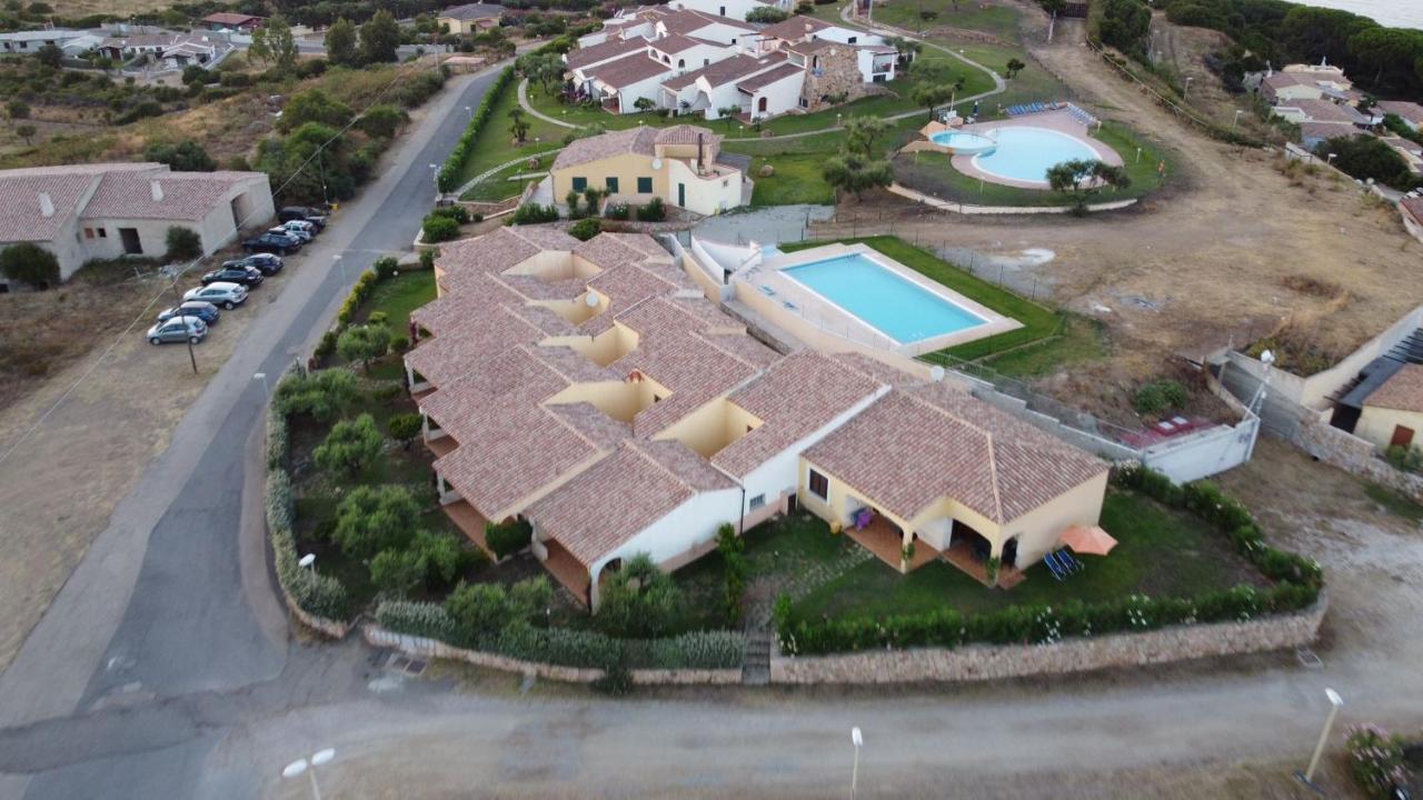 Residence Baia Sant Anna Con Piscina Tanaunella Exterior foto